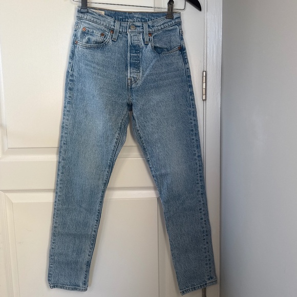 Levi’s 501 Skinny - Picture 2 of 2